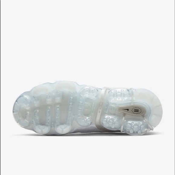 triple white vapormax 360
